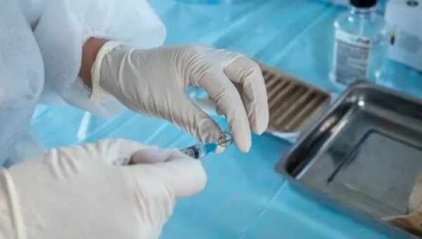 Египетские врачи остановили вакцинацию, чтобы помочь пострадавшим от нашествия скорпионов