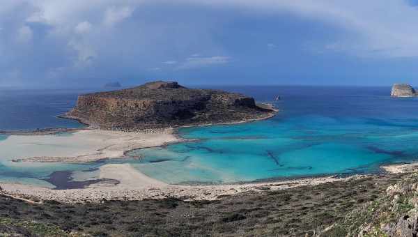 Скільки морів омиває Крит