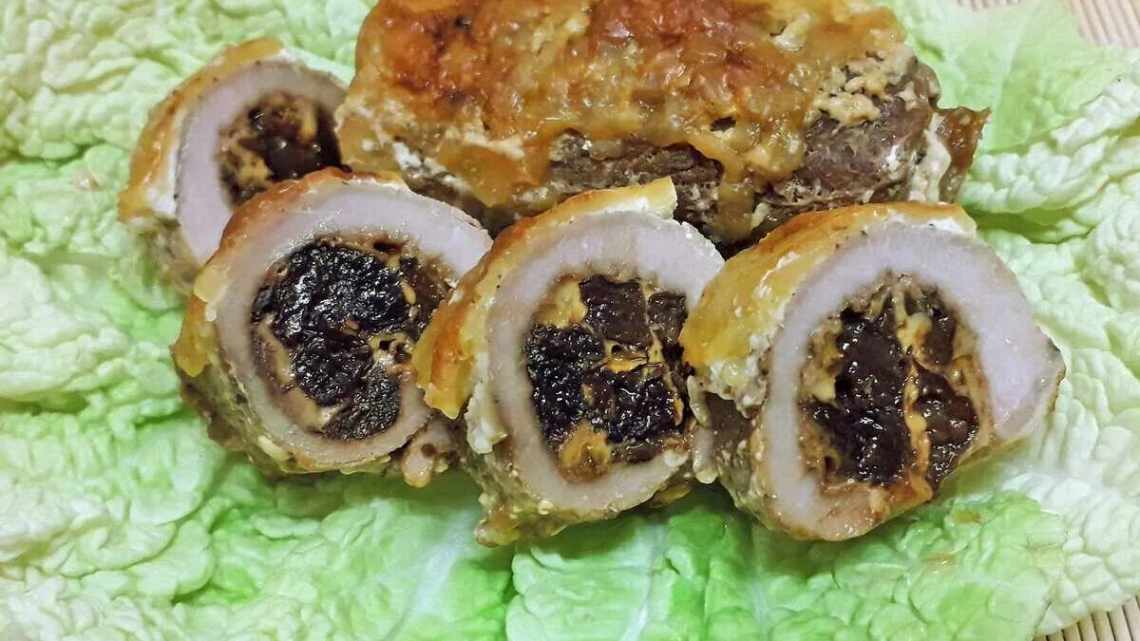 Куриные рулетики с черносливом и грецкими орехами