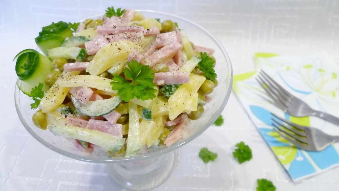 Салат с колбасой, горошком и свежим огурцом