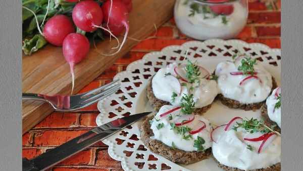 Бутерброды с редисом и сливочным сыром