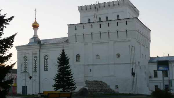 Власьевская башня и Знаменская церковь