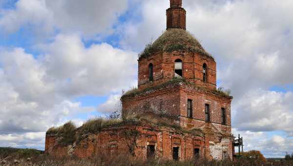 Церковь Воскресения Христова в селе Ладино