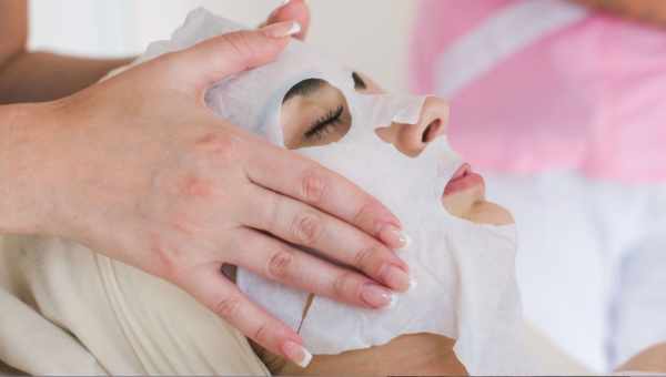 Способи та засоби для омолодження шкіри рук