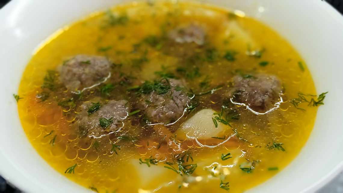 Сирно-часниковий суп з фрикадельками